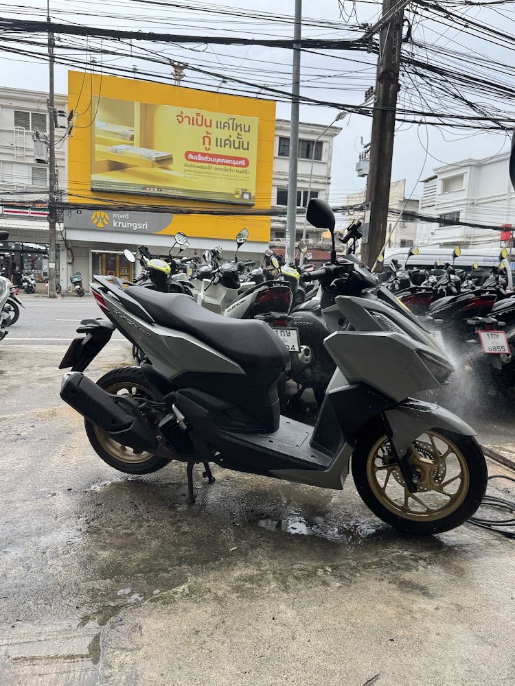 Motorbike rental in Phuket — photo from luvisleyon review