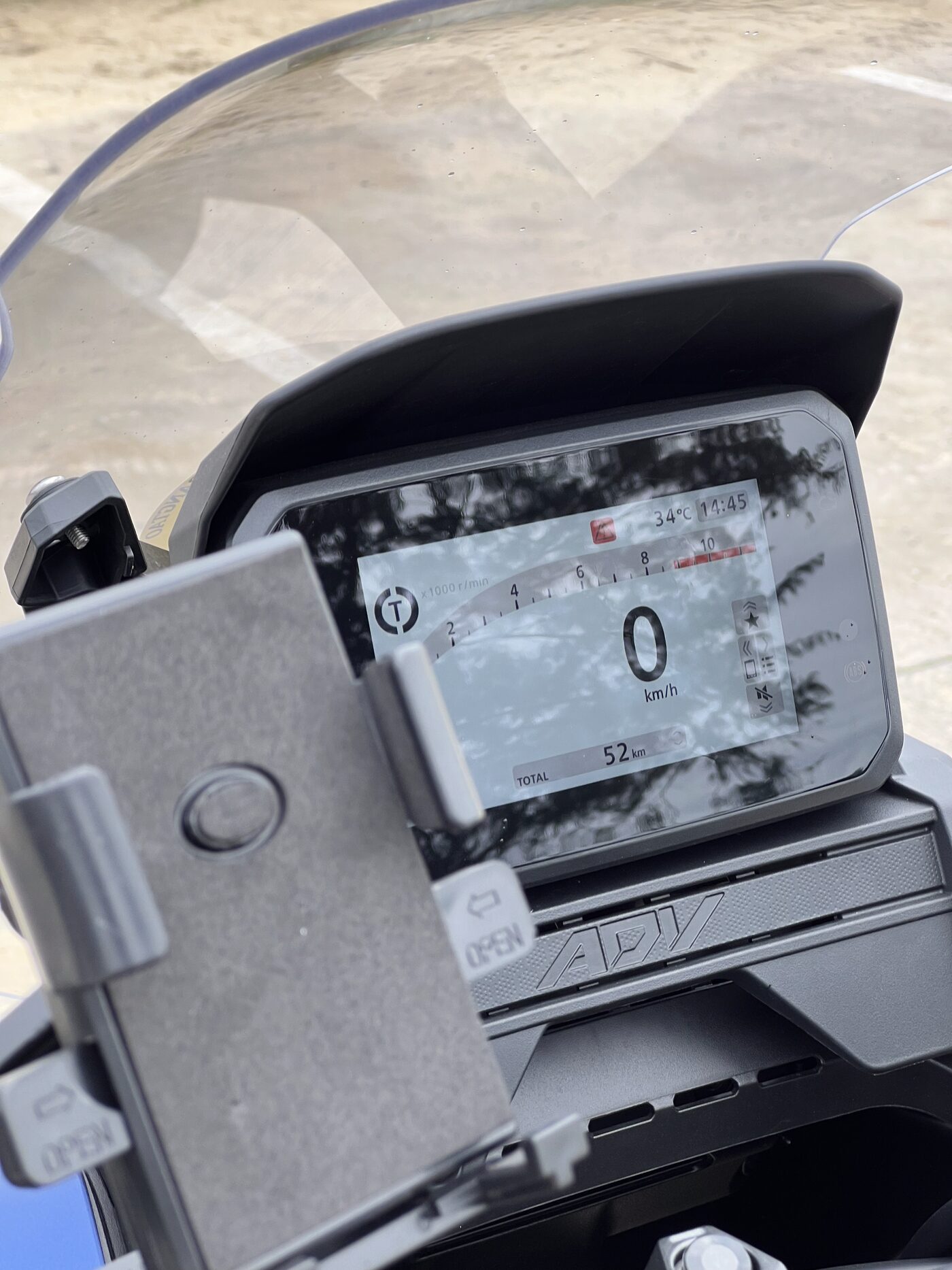 Honda ADV 350cc RoadSync — 6