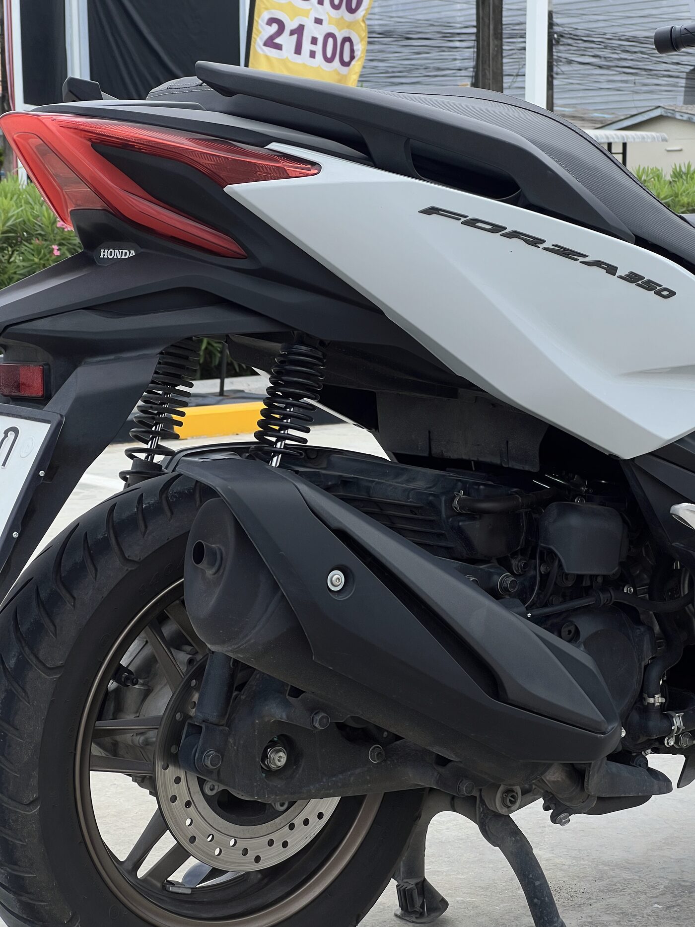 Honda FORZA 350cc RoadSync — 6